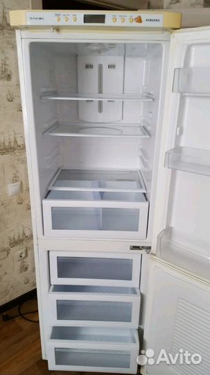 Холодильник SAMSUNG No Frost