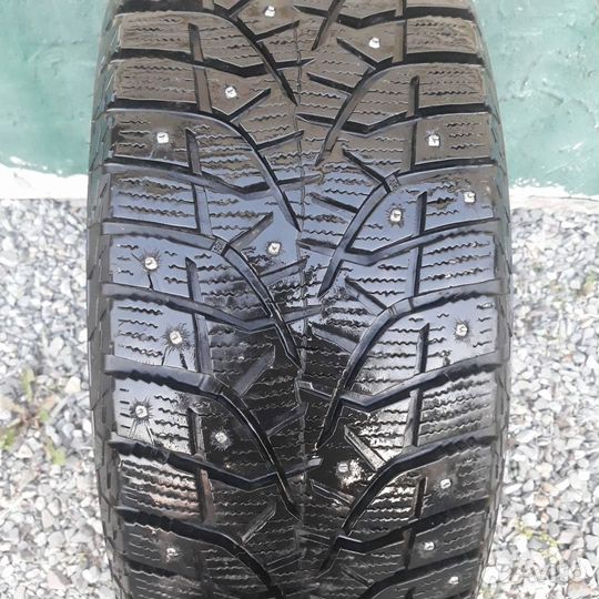 Bridgestone Blizzak Spike-02 225/60 R17