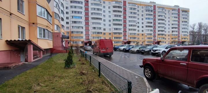 2-к. квартира, 60 м², 3/10 эт.