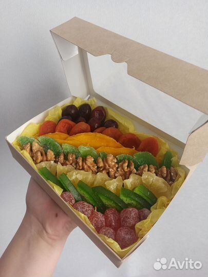 Набор из сухофруктов и грецкого ореха к празднику