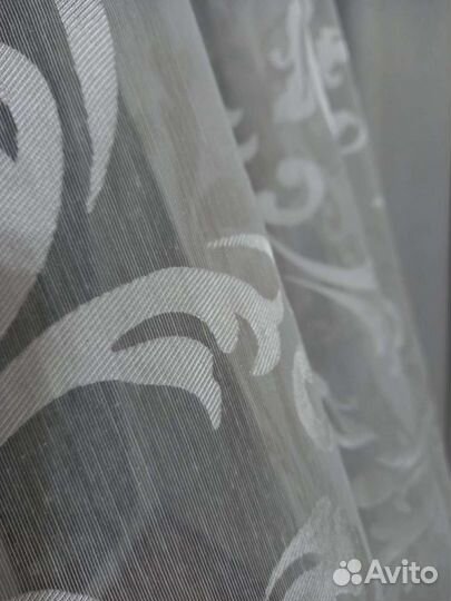 Тюлевая занавеска, плотные шторы