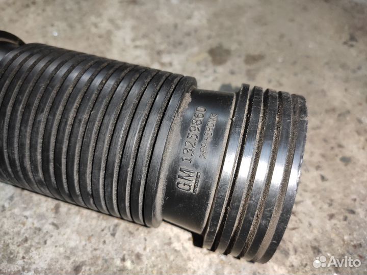 Патрубок воздушного фильтра на Opel Meriva B