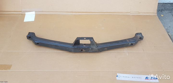 Кронштейн задней балки поперечный Opel Astra J