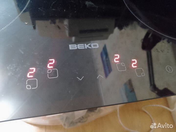Электрическая варочная панель Beko HIC64401