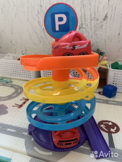 Башня с машинками play the game автотрек