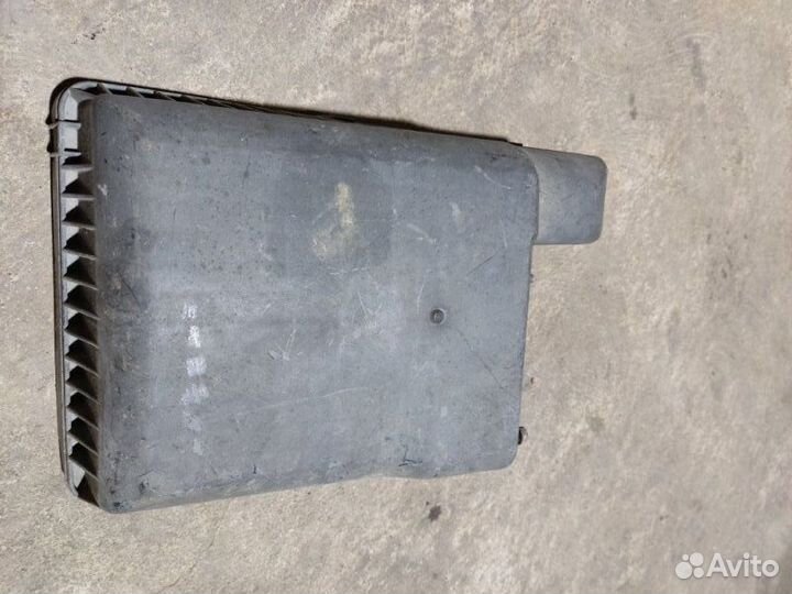 Корпус воздушного фильтра Mitsubishi Montero 3