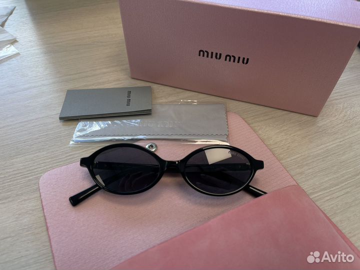 Солнцезащитные очки Miu Miu Regard