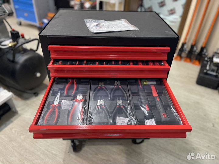 Подкатная тележка 7 ящиков 101 предмет