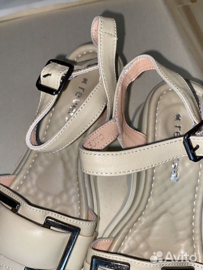 Босоножки женские Reversal 36