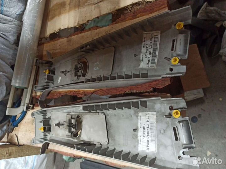 Обивка средней стойки Discovery 3