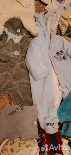 2 коробки одежды для малыша