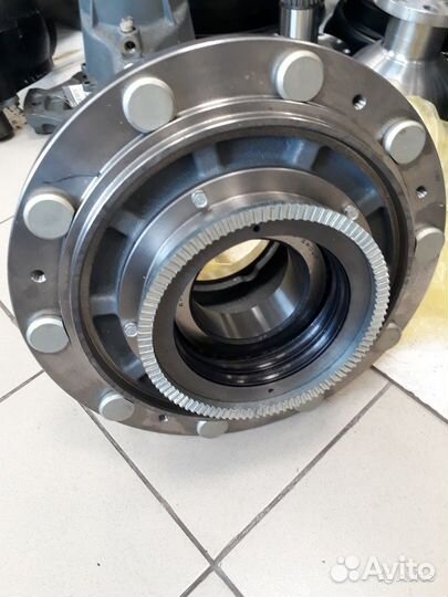 Ступица передняя в сборе на 6520 (оао