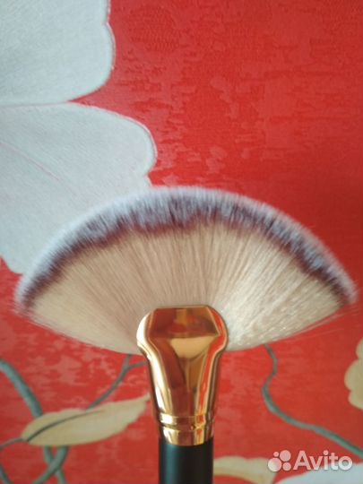 Кисти веерные новые для макияжа (набор 2шт.)
