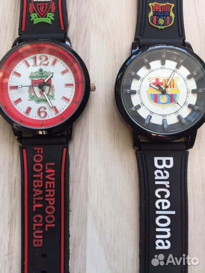 С футбольной символикой часы
