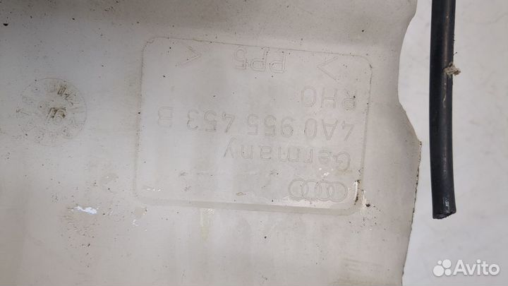 Бачок омывателя Audi A6 (C4), 1997