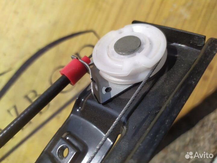 Стеклоподъемник механический задний левый Ford