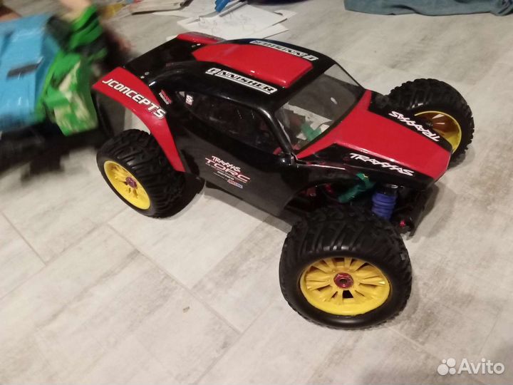 Радиоуправляемая модель 1/8