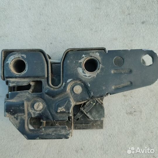 Замок капота VAG