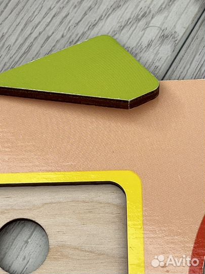 Развивающие игрушки. Рамка-вкладыш Цвета и фигуры