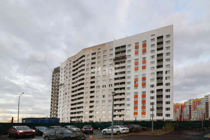 2-к. квартира, 53,3 м², 1/15 эт.