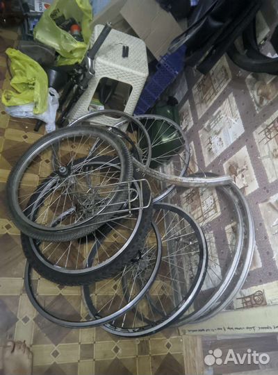 Куча запчастей для велосипеда