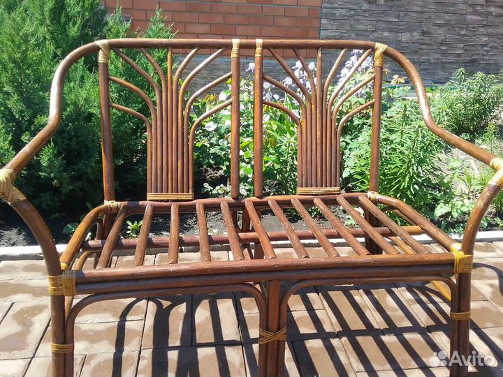 Диван из ротанговой пальмы