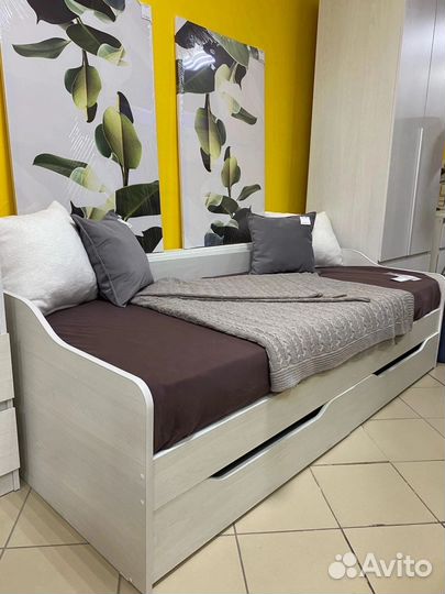 Кровать с ящиками 90х200см