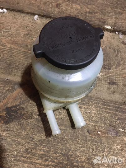 Бачок гидроусилителя Toyota Camry 40