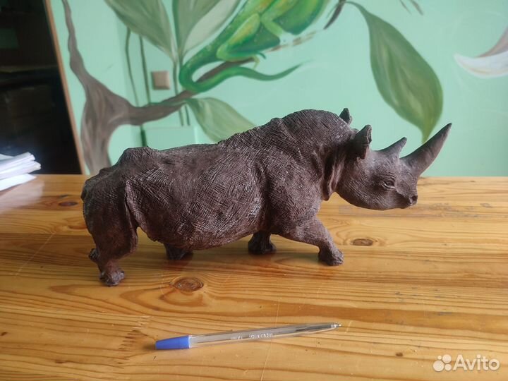 Статуэтка носорог