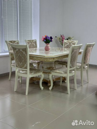 Стол и стулья