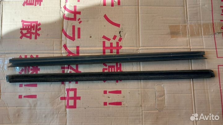 Tribute 00-г бархотки стекла передней правой двери