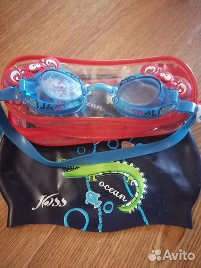 Очки и шапочка для бассейна