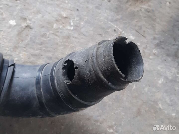 Патрубок воздушный Hyundai Tucson 2.0 D