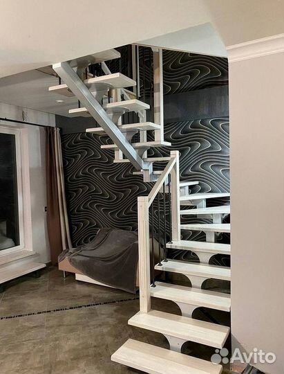 Лестница на второй этаж под ключ