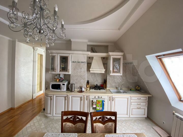 3-к. квартира, 140,2 м², 6/9 эт.