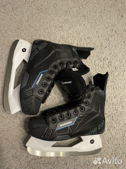 Коньки хоккейные