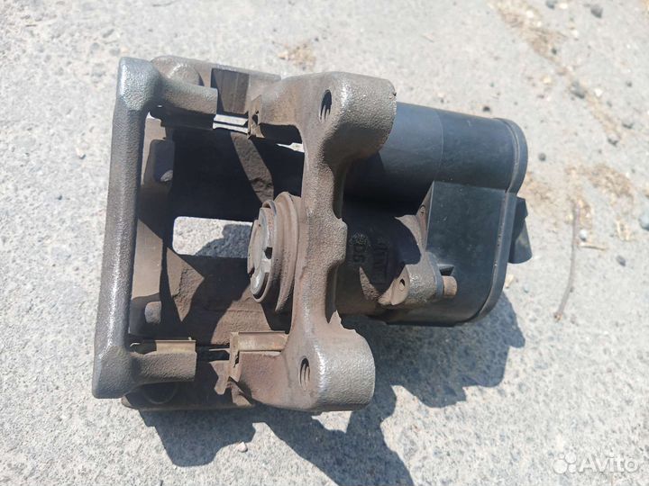 Суппорт задний левый и правый на Пассат б6, Тигуан