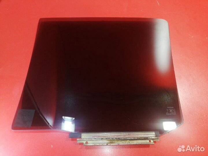 Стекло двери заднее правое Toyota Hilux Surf