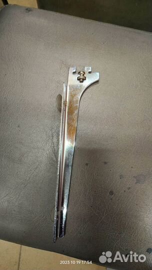 Кронштейн для стеклянных полок