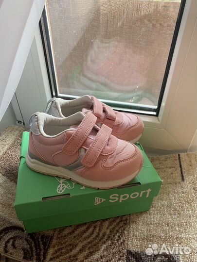 Кроссовки для девочки