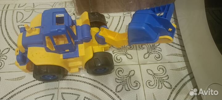 Трактор игрушки