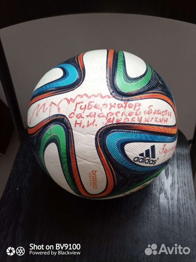 Футбольный мяч adidas brazuca