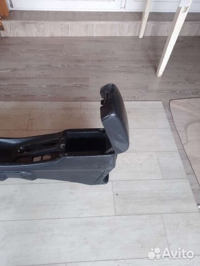 Подлокотник nissan almera n16