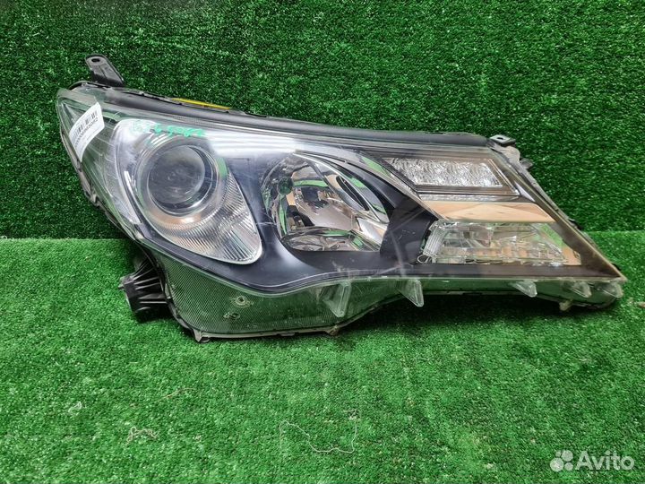 Фара правая Toyota RAV4