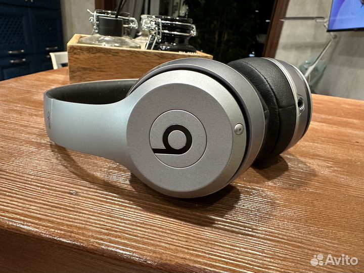 Наушники Beats Solo2 Wireless