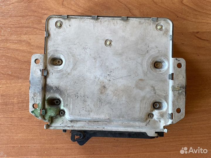 Блок управления двигателем BMW7 E32