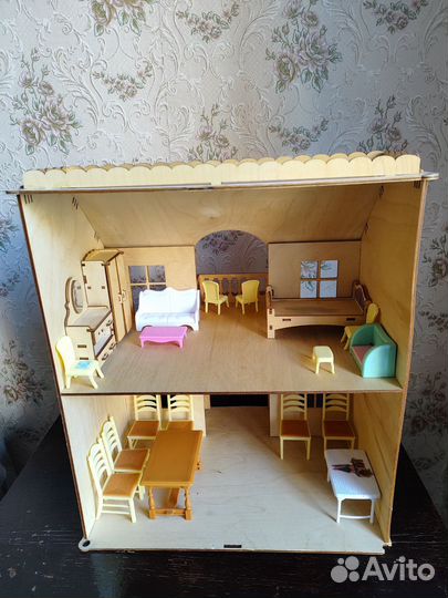 Кукольный домик с мебелью