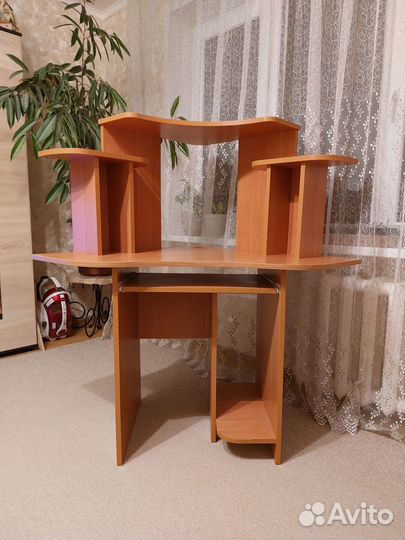 Продам компьютерный стол