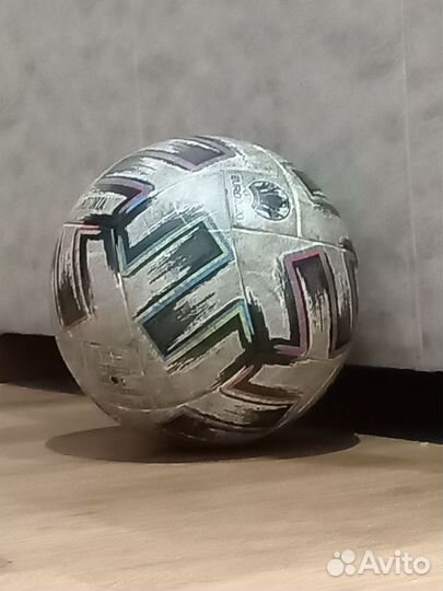 Футбольный мяч adidas euro 2020