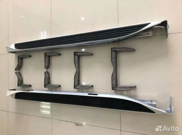 Подножки, пороги белые Toyota Land Cruiser 100